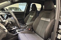 musta Audi Q4 e-tron 2022 kuva 14.