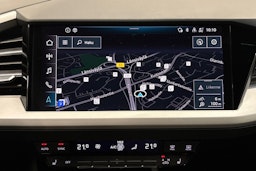 musta Audi Q4 e-tron 2022 kuva 15.