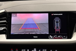 musta Audi Q4 e-tron 2022 kuva 16.