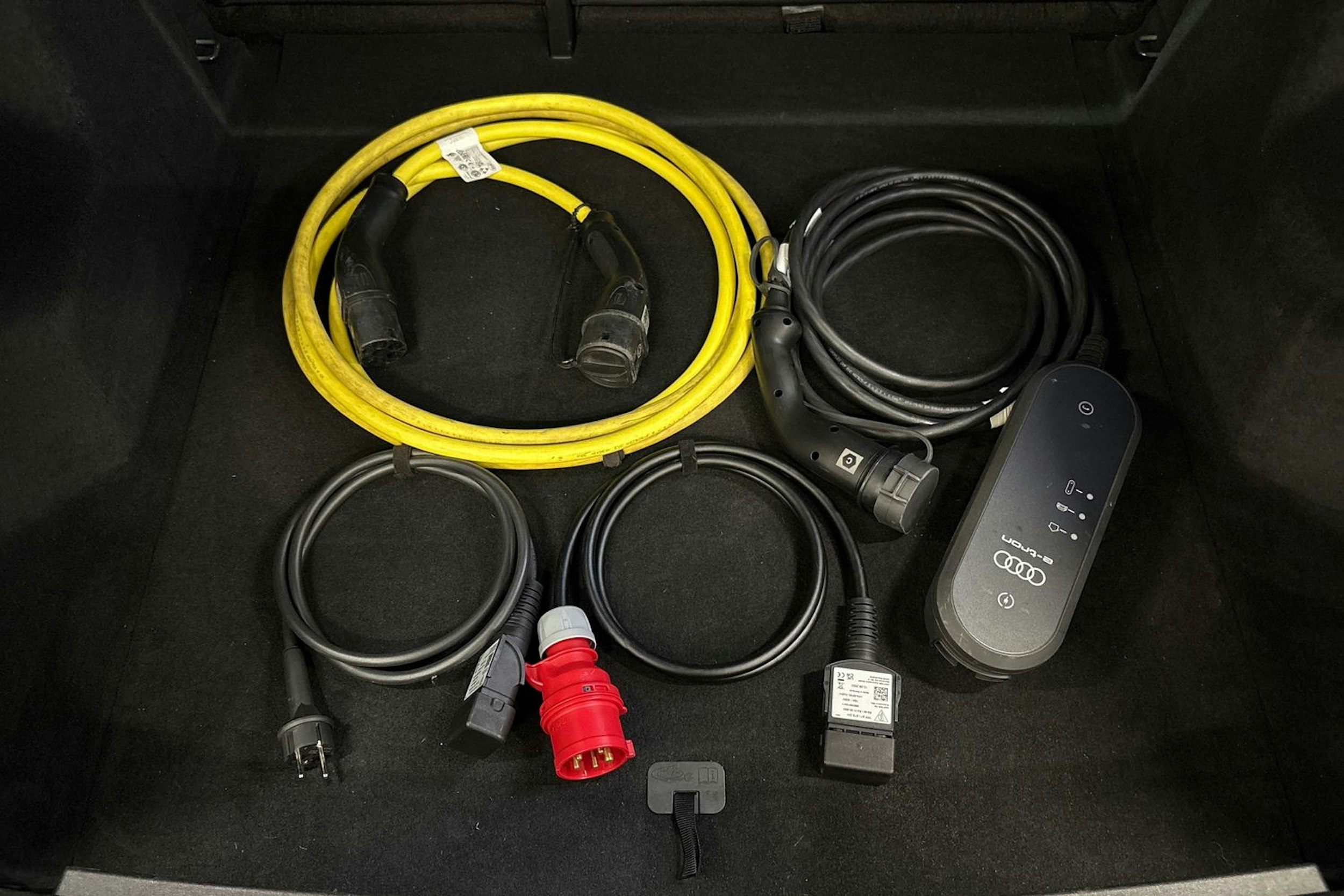 musta Audi Q4 e-tron 2022 kuva 18.