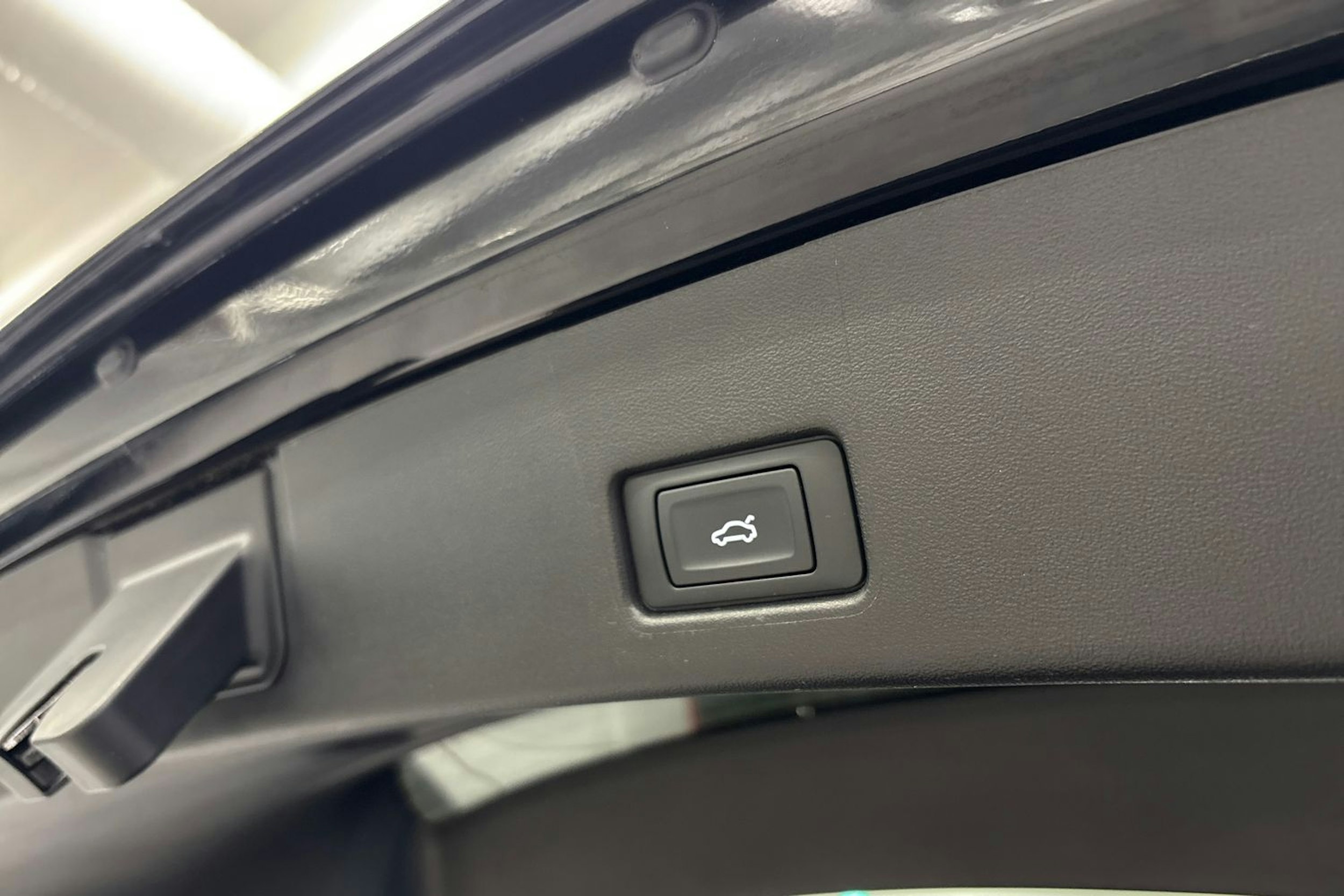 musta Audi Q4 e-tron 2022 kuva 19.