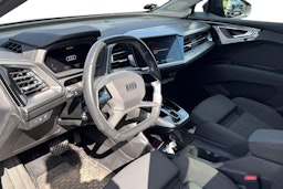 musta Audi Q4 e-tron 2022 kuva 3.