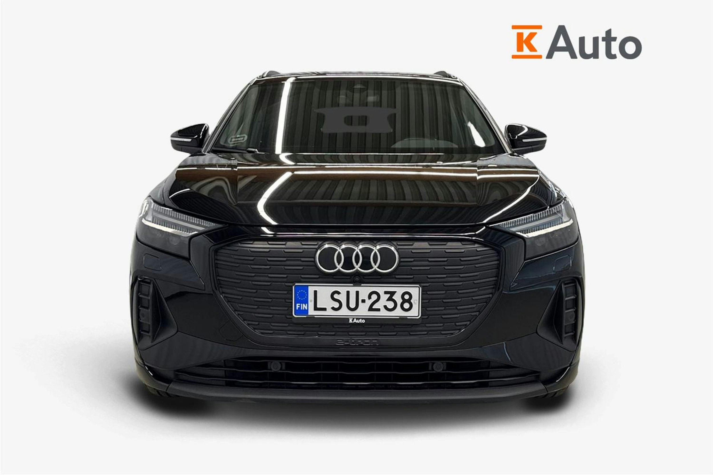 musta Audi Q4 e-tron 2022 kuva 5.