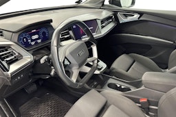 musta Audi Q4 e-tron 2022 kuva 7.