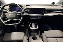 musta Audi Q4 e-tron 2022 kuva 9.