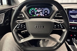 musta Audi Q4 e-tron 2022 kuva 14.
