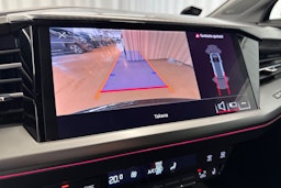musta Audi Q4 e-tron 2022 kuva 18.