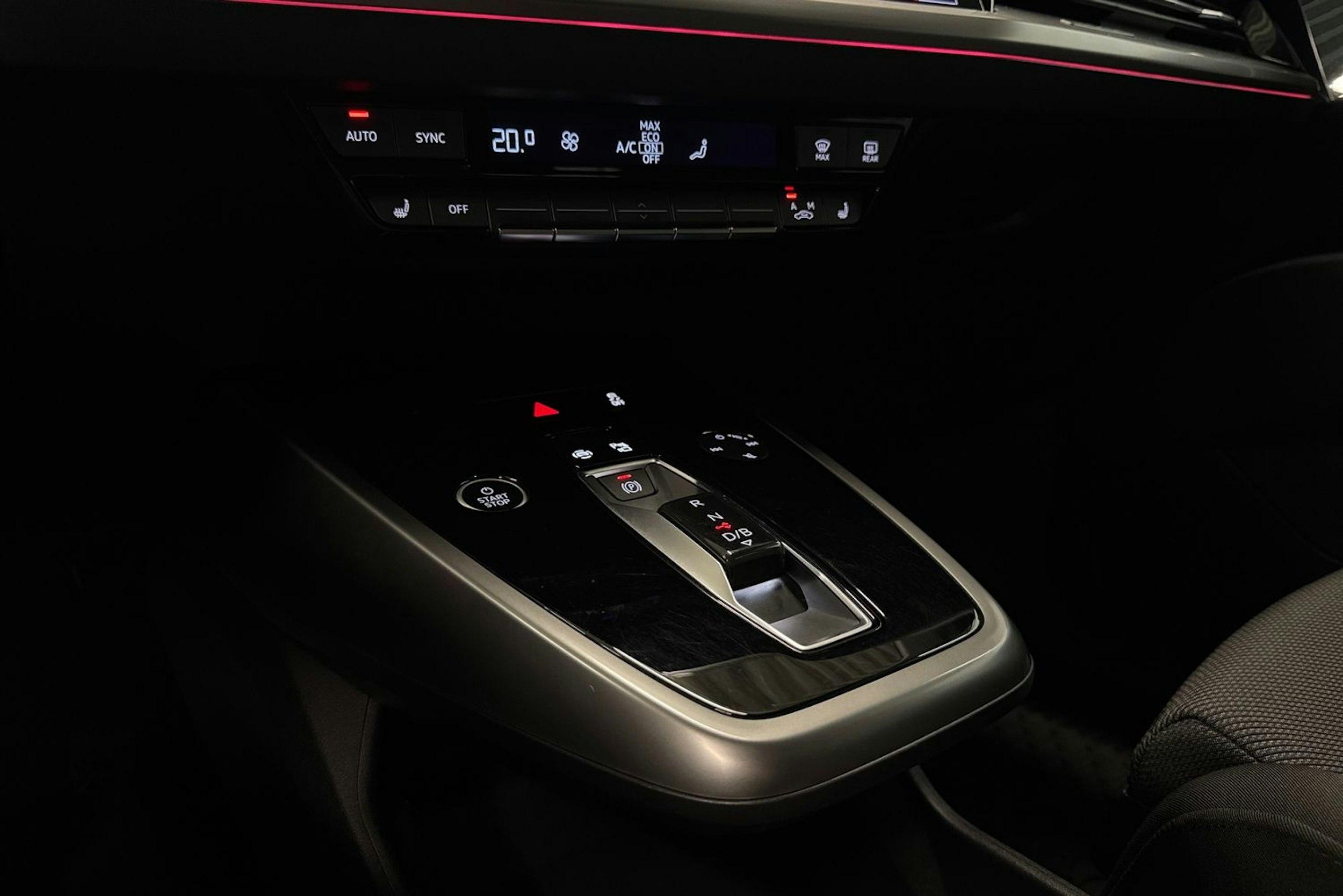 musta Audi Q4 e-tron 2022 kuva 19.