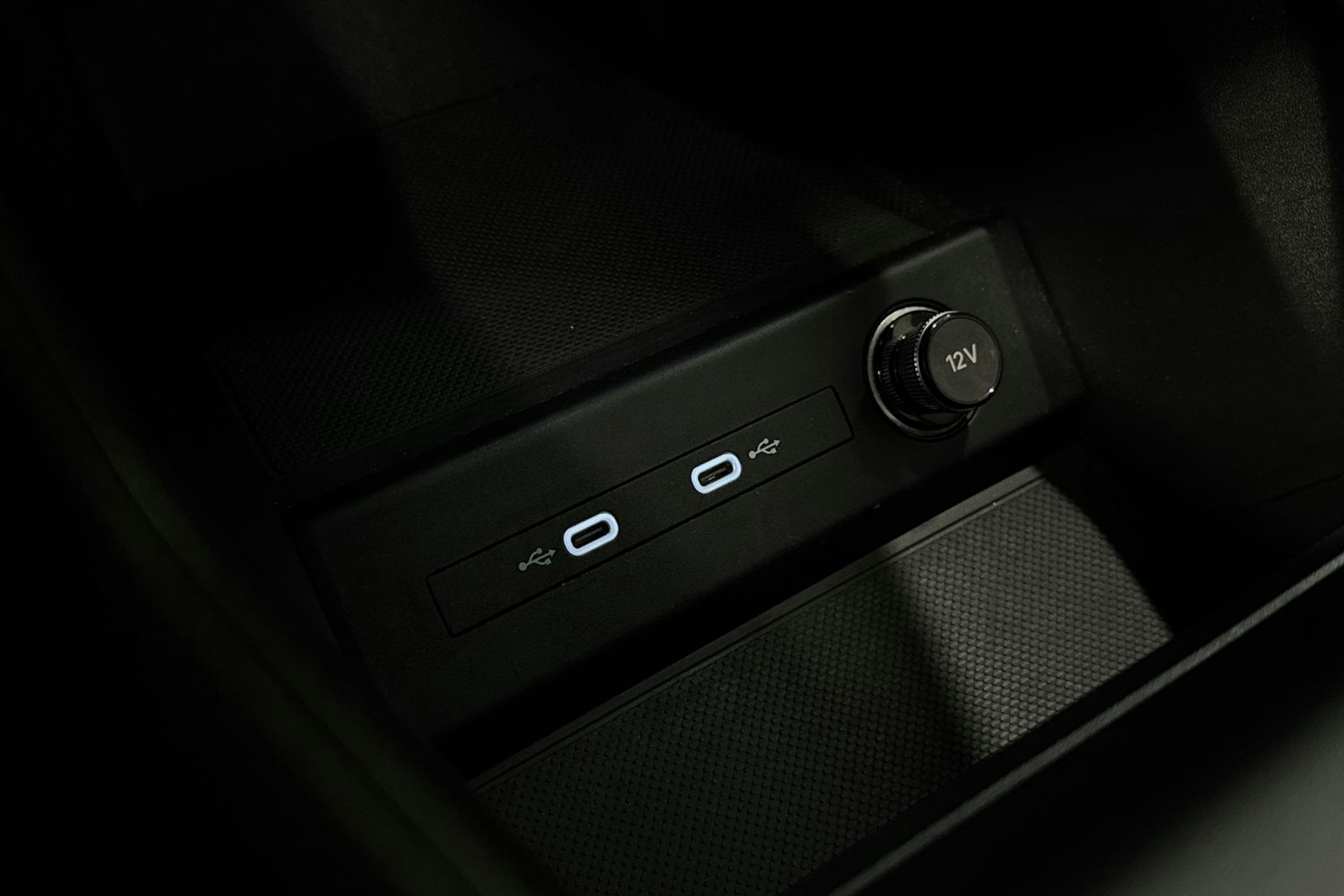 musta Audi Q4 e-tron 2022 kuva 20.