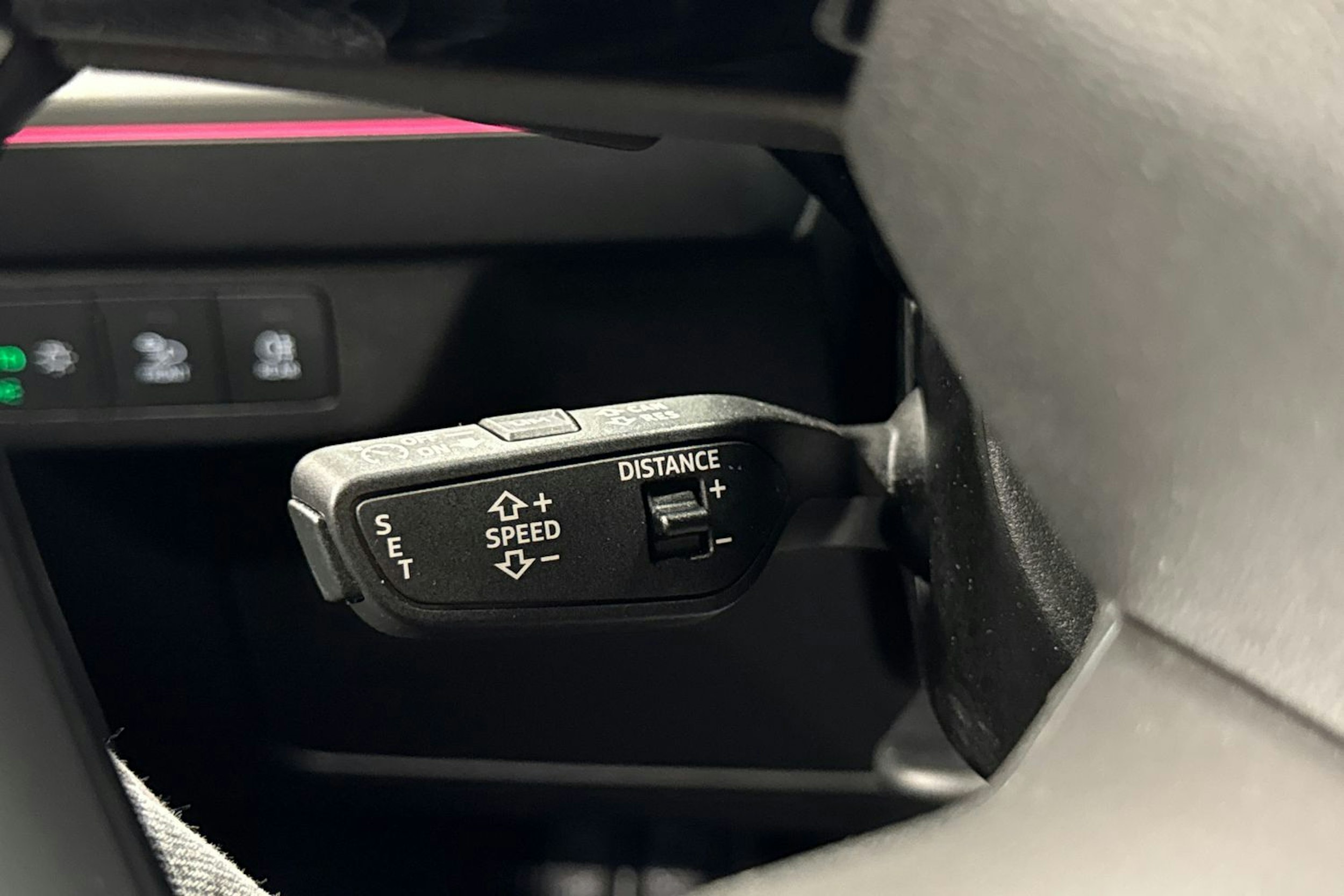 musta Audi Q4 e-tron 2022 kuva 21.