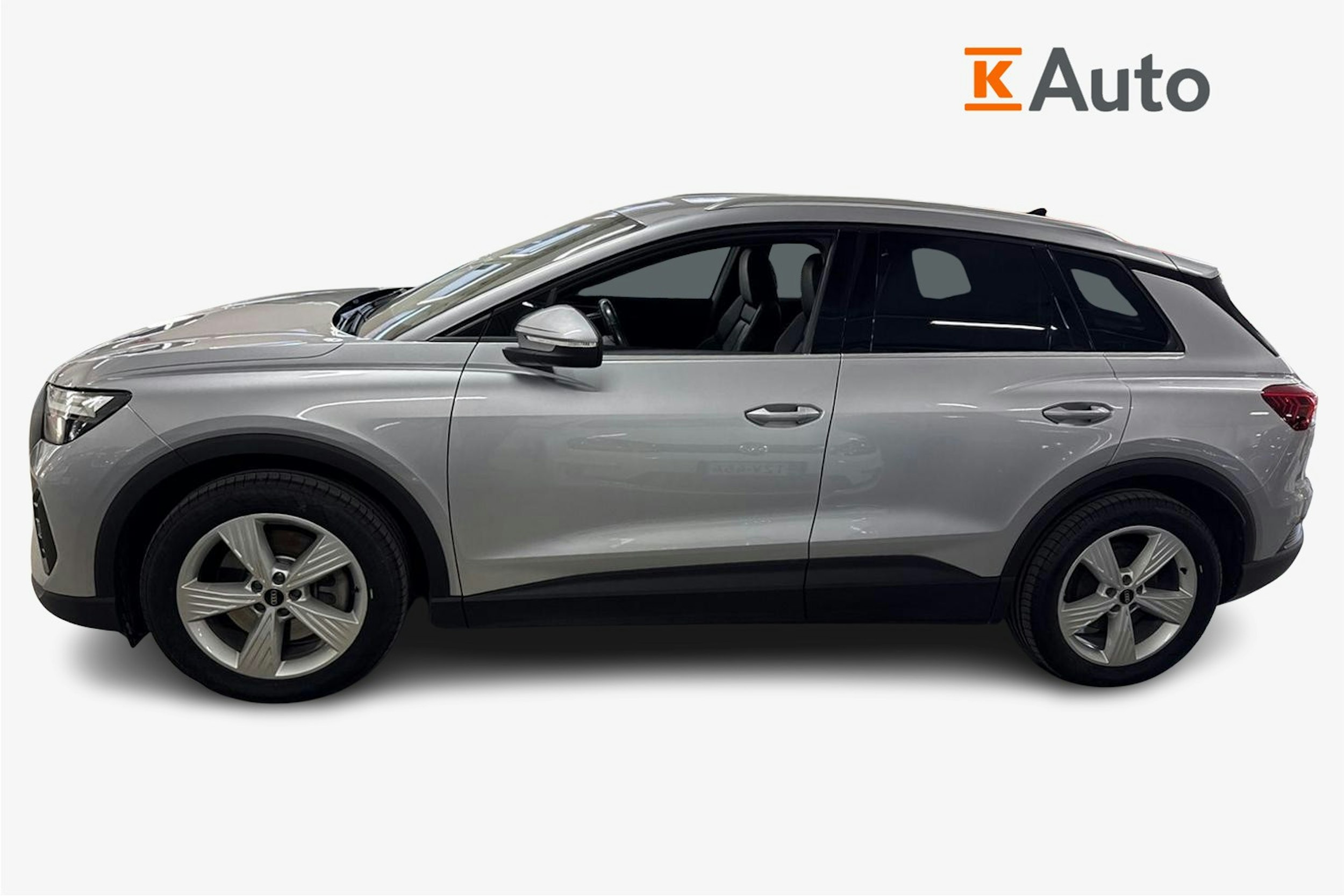 harmaa Audi Q4 e-tron 2022 kuva 6.