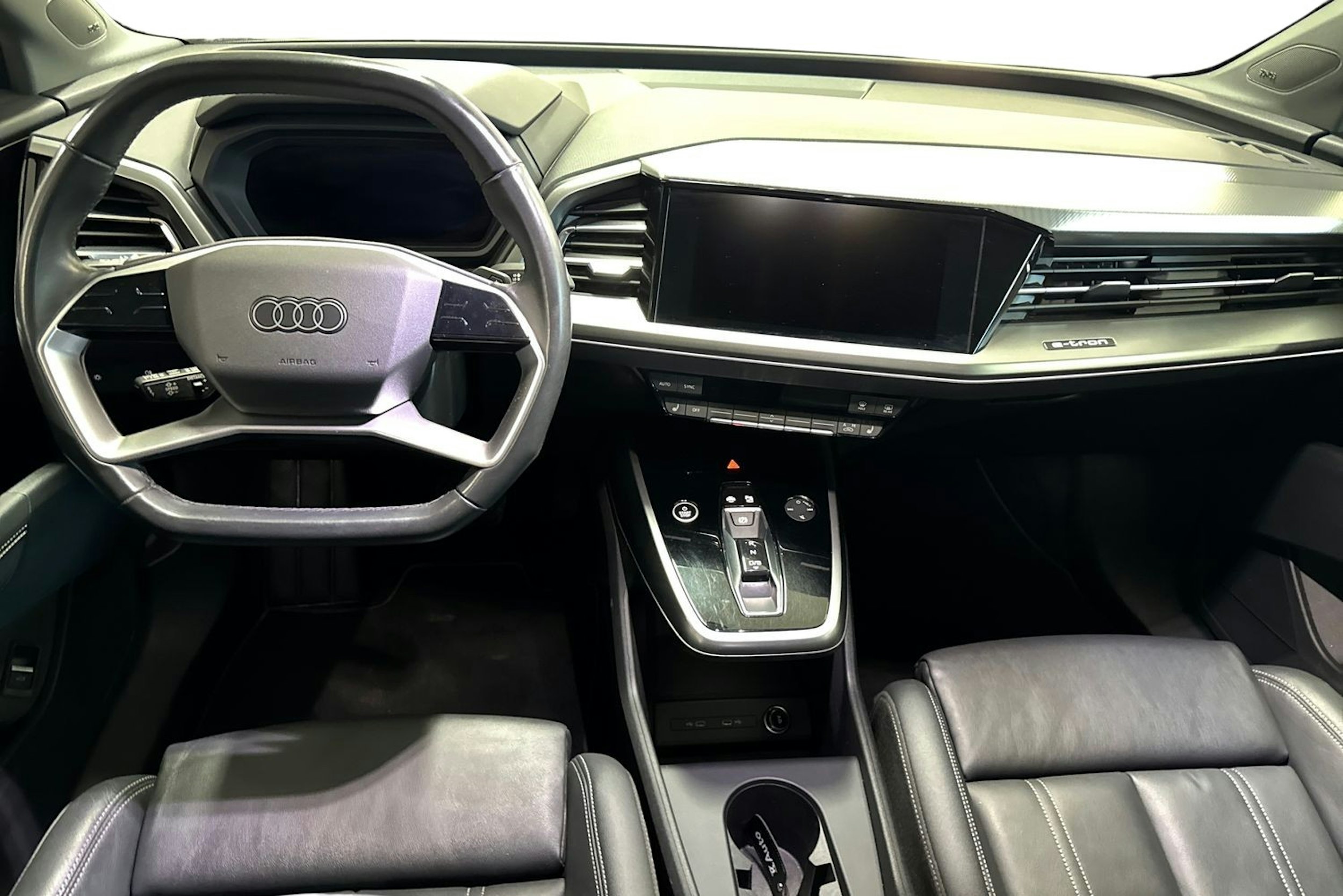 harmaa Audi Q4 e-tron 2022 kuva 9.