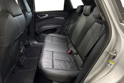 harmaa Audi Q4 e-tron 2022 kuva 10.