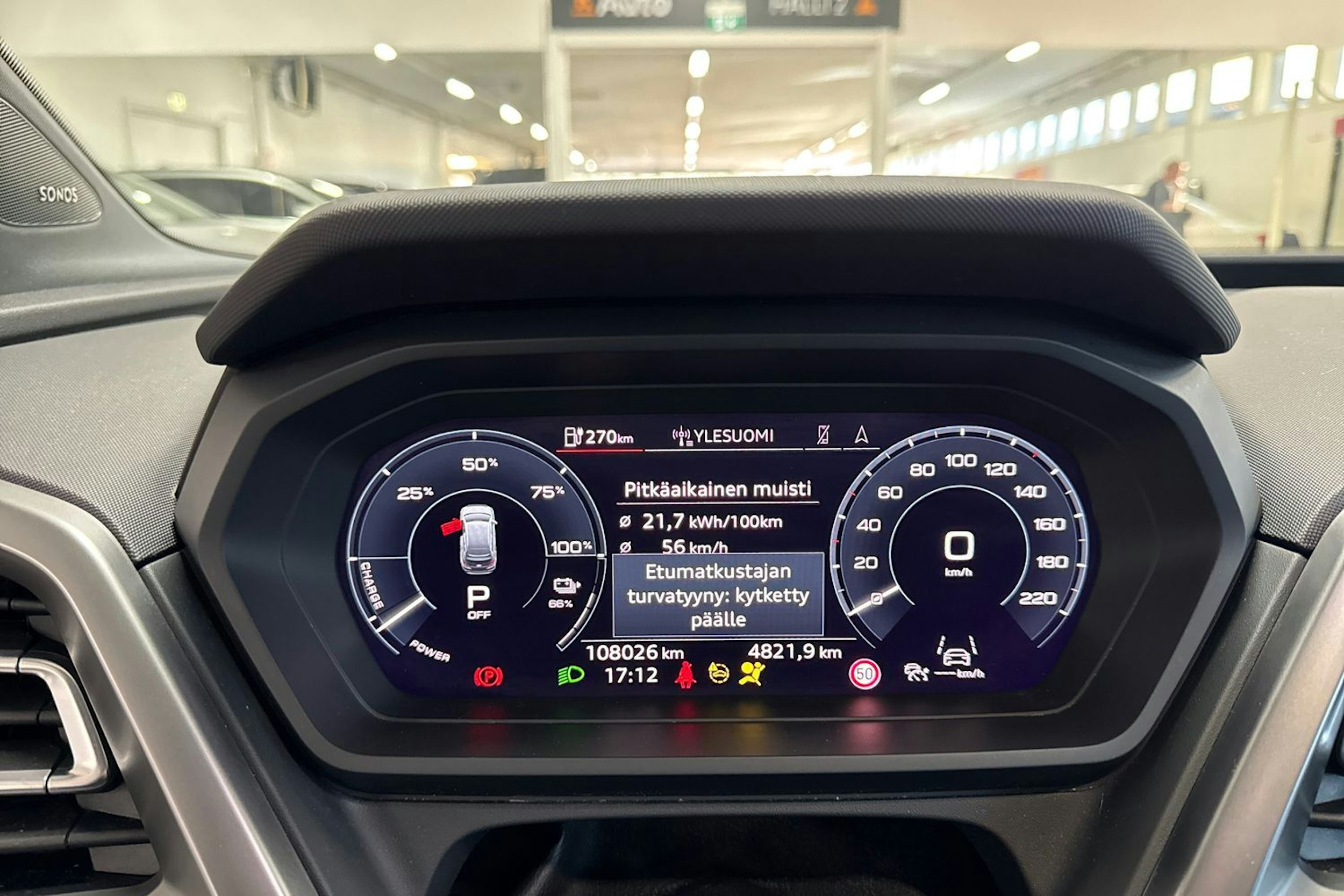 harmaa Audi Q4 e-tron 2022 kuva 16.