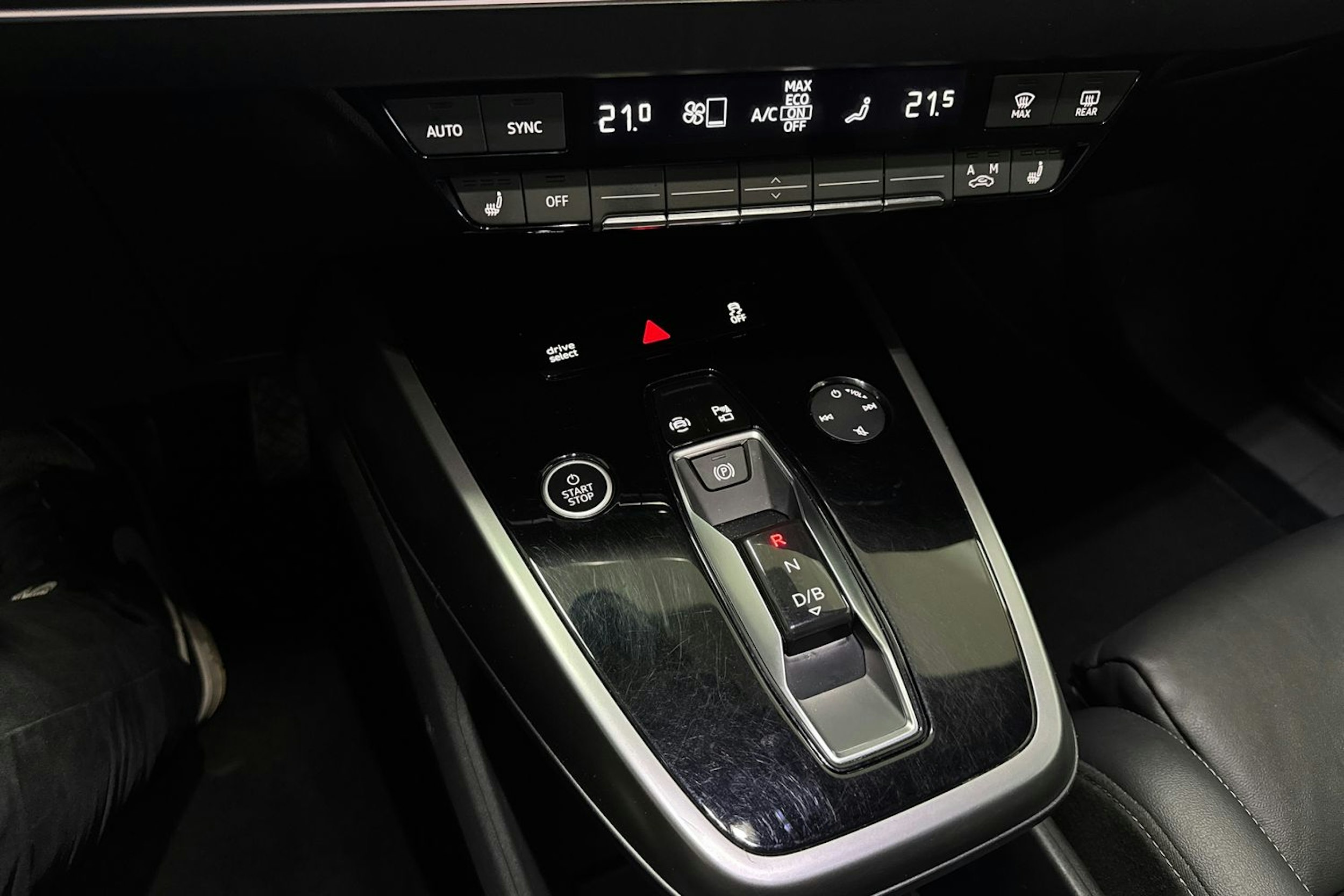 harmaa Audi Q4 e-tron 2022 kuva 18.
