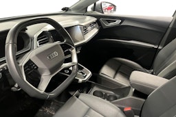 Harmaa Audi Q4 e-tron 2022 kuva 3.