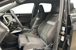 musta Audi Q4 e-tron 2022 kuva 7.