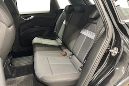 musta Audi Q4 e-tron 2022 kuva 10.