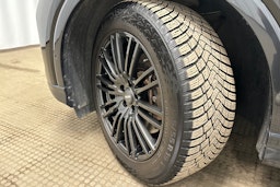 musta Audi Q4 e-tron 2022 kuva 13.