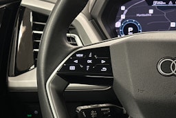 musta Audi Q4 e-tron 2022 kuva 16.