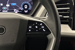 musta Audi Q4 e-tron 2022 kuva 17.