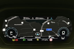 musta Audi Q4 e-tron 2022 kuva 18.