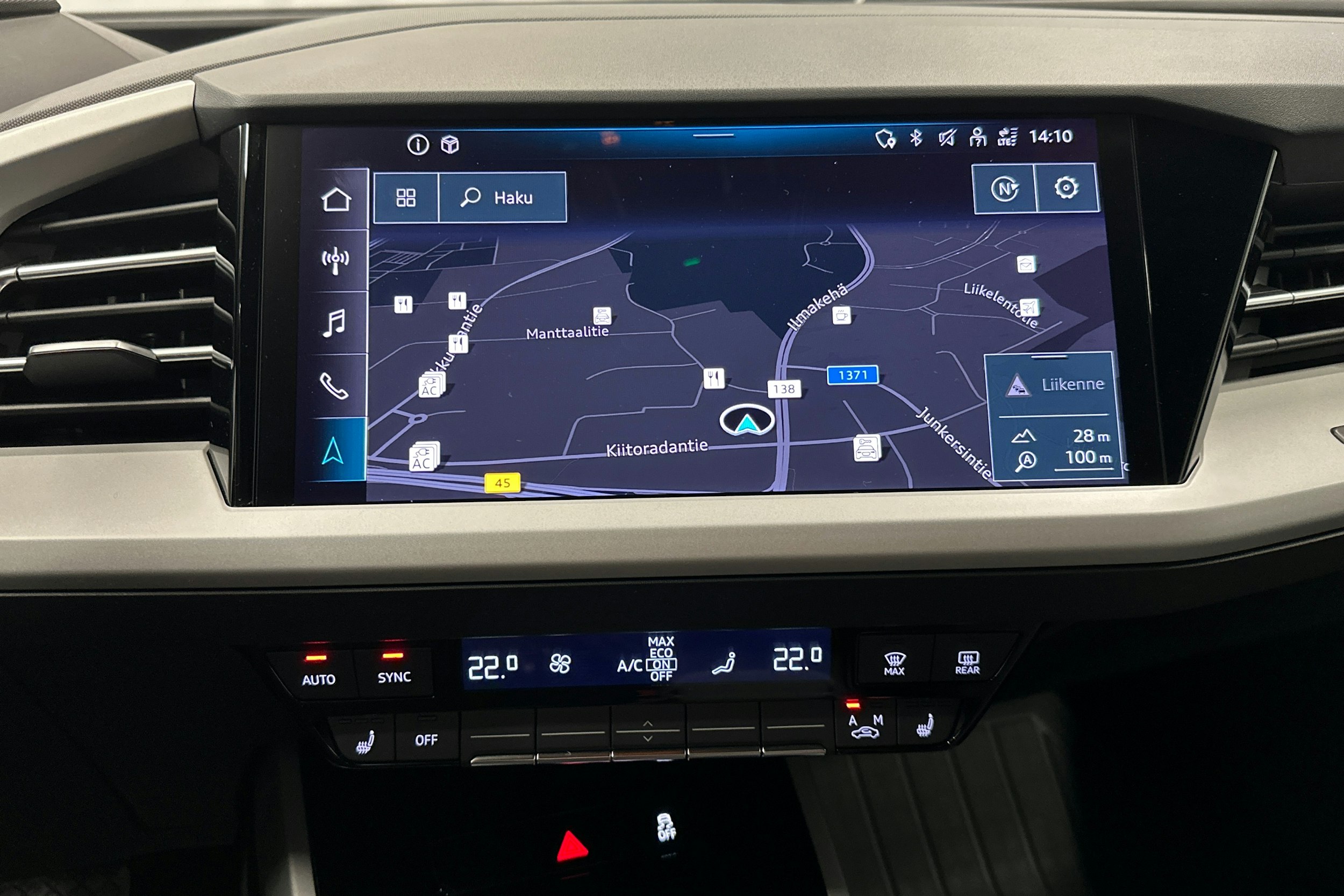 musta Audi Q4 e-tron 2022 kuva 22.