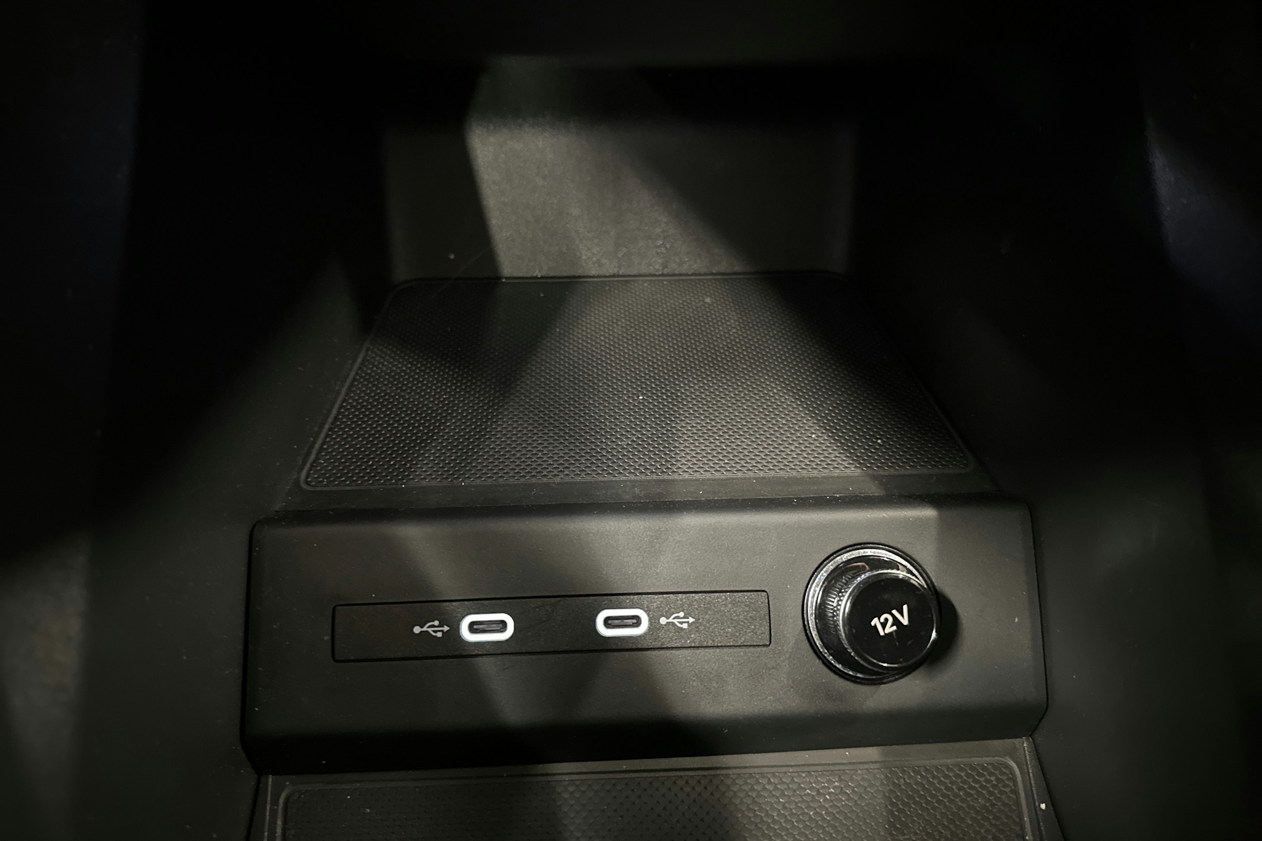 musta Audi Q4 e-tron 2022 kuva 24.