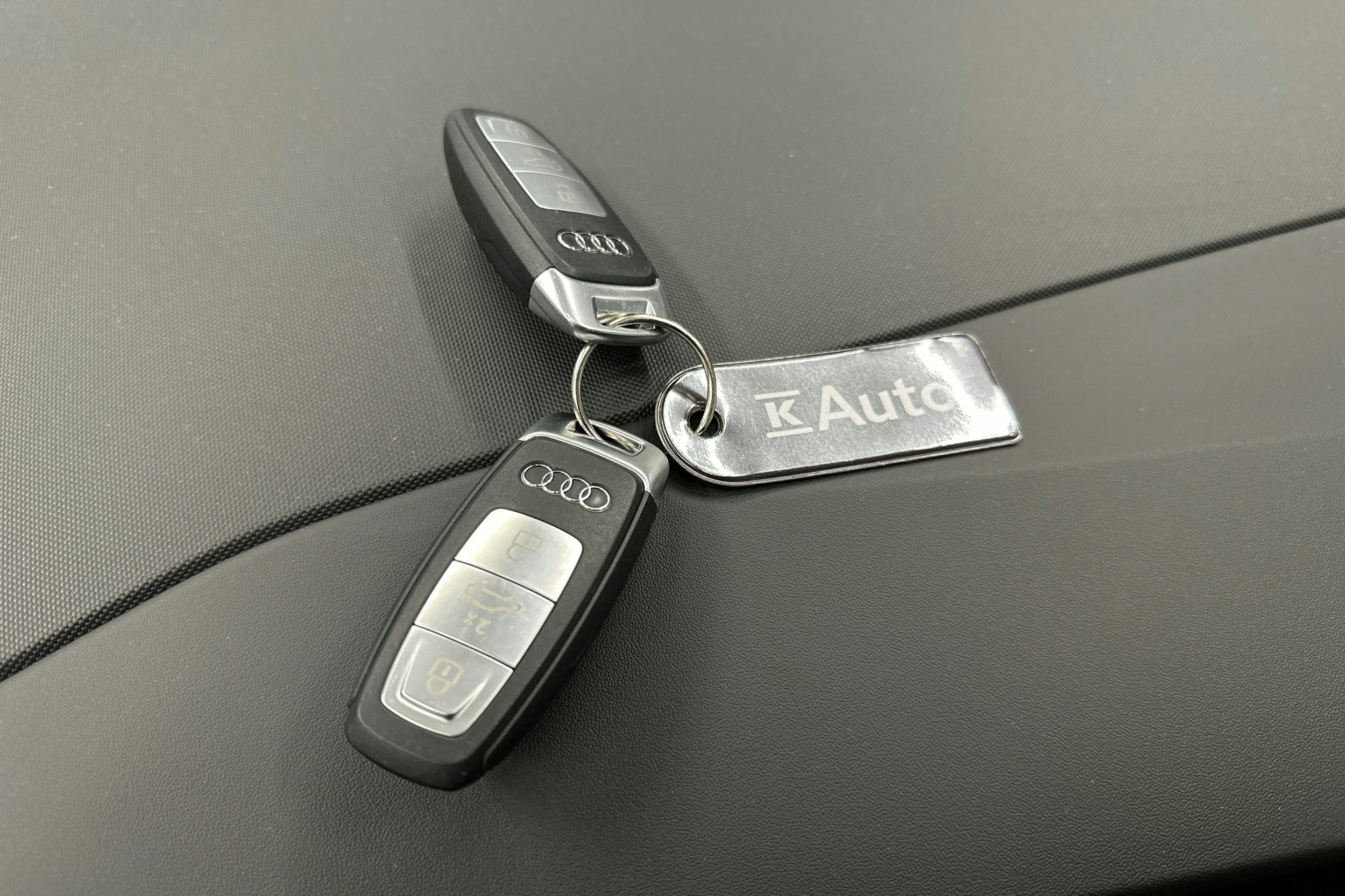 musta Audi Q4 e-tron 2022 kuva 28.