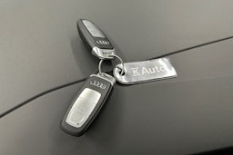 musta Audi Q4 e-tron 2022 kuva 28.