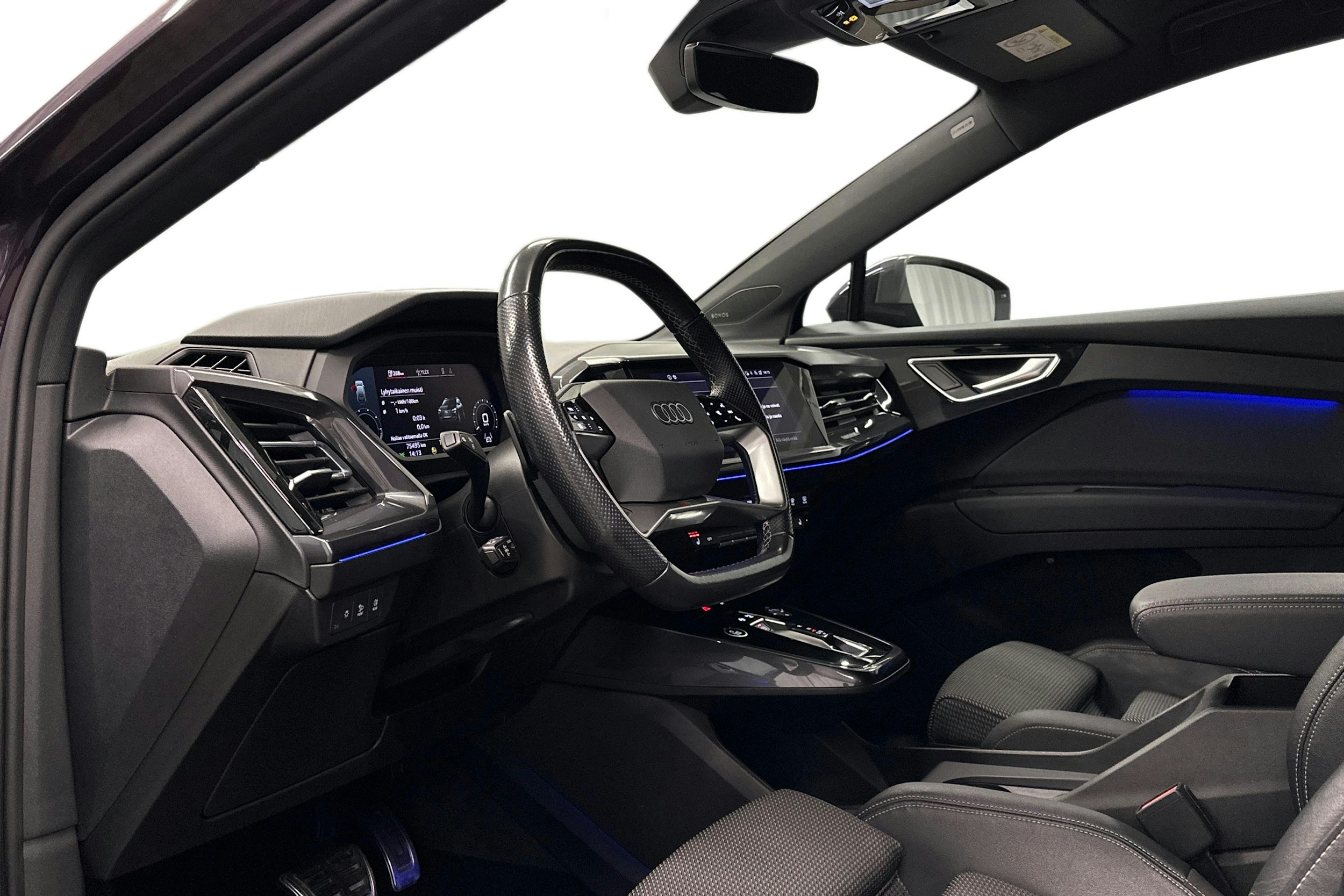 violetti Audi Q4 e-tron 2022 kuva 7.