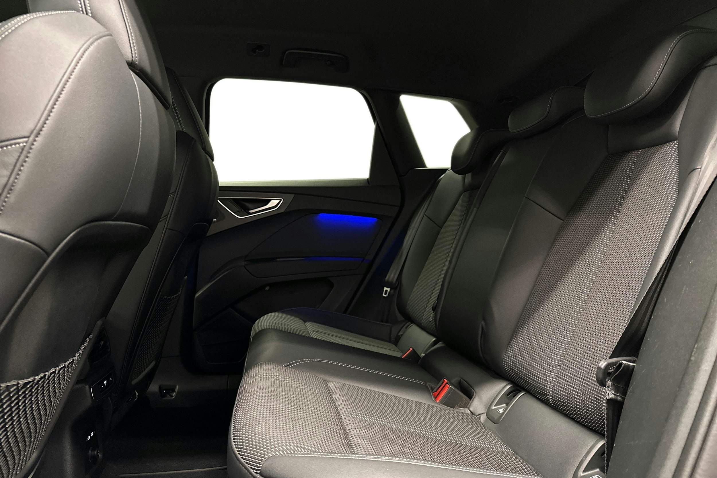 violetti Audi Q4 e-tron 2022 kuva 10.