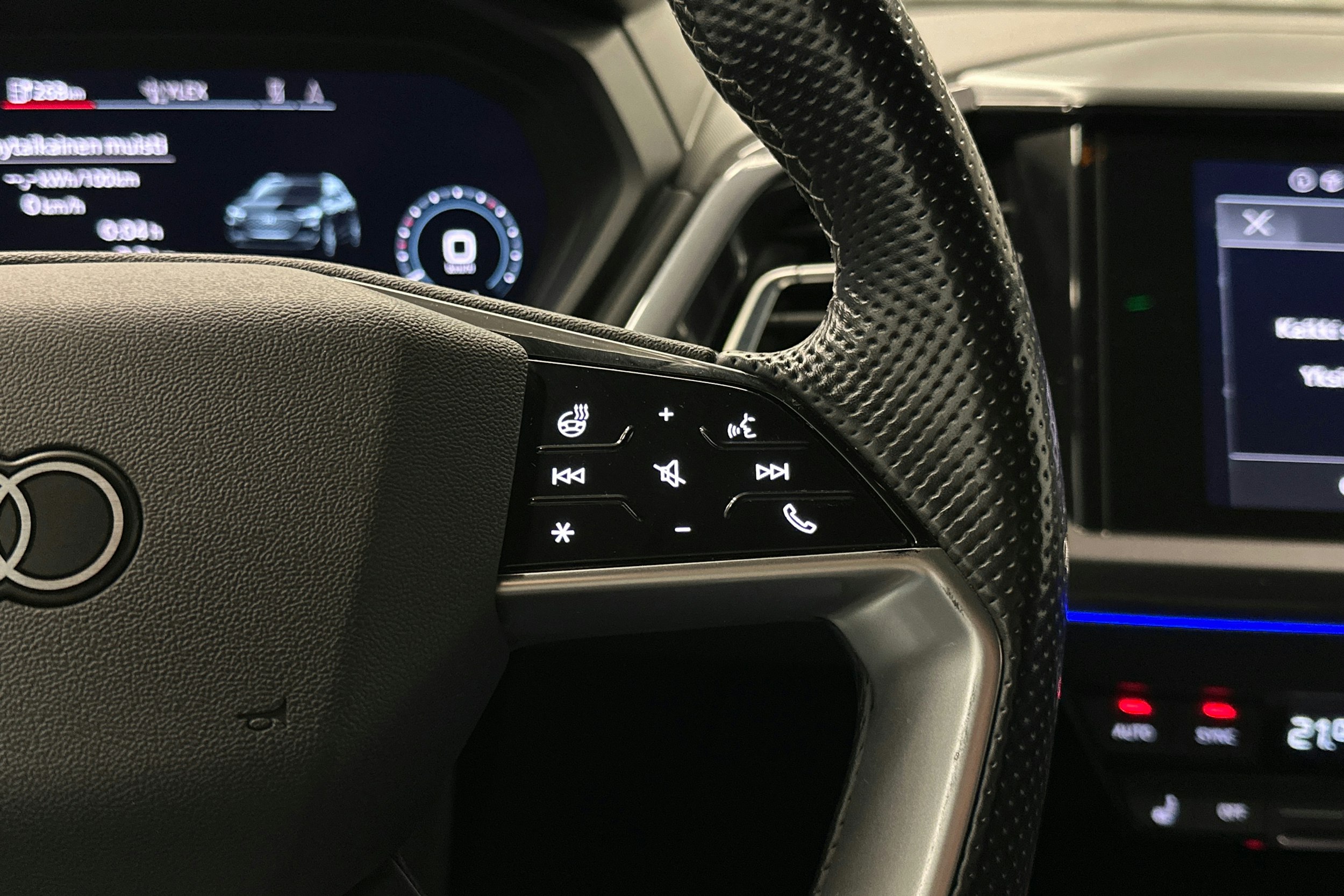 violetti Audi Q4 e-tron 2022 kuva 15.