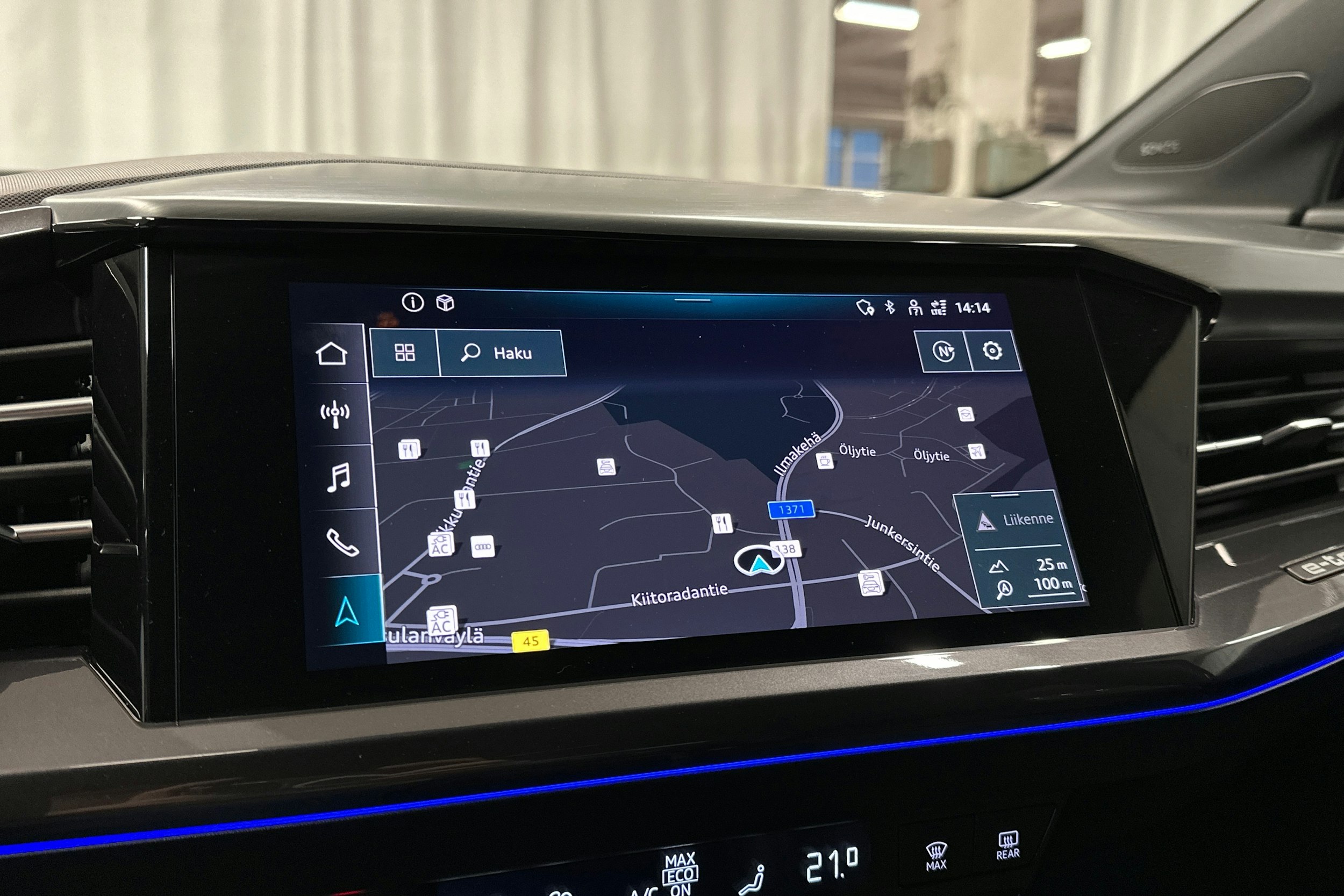 violetti Audi Q4 e-tron 2022 kuva 17.