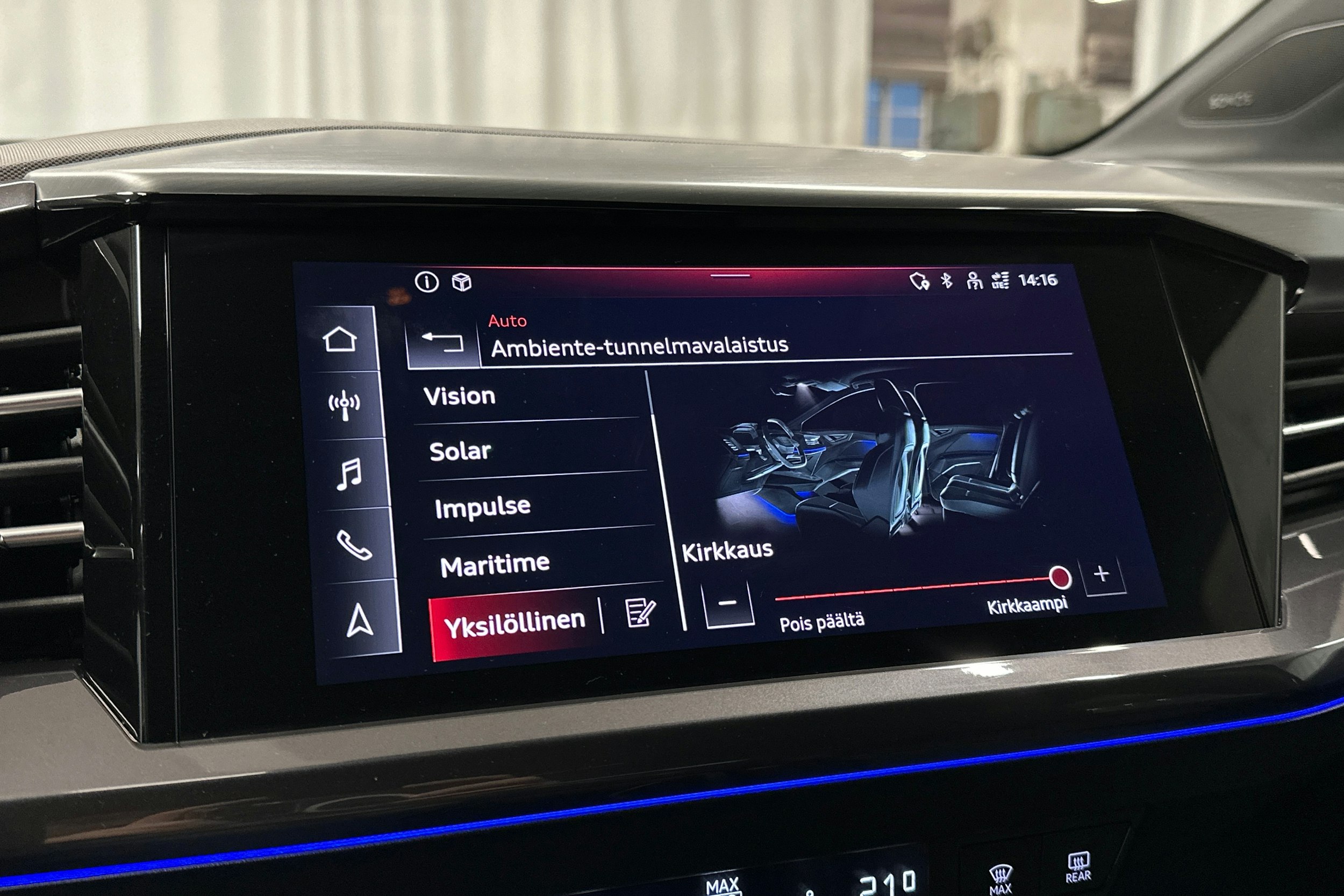 violetti Audi Q4 e-tron 2022 kuva 22.