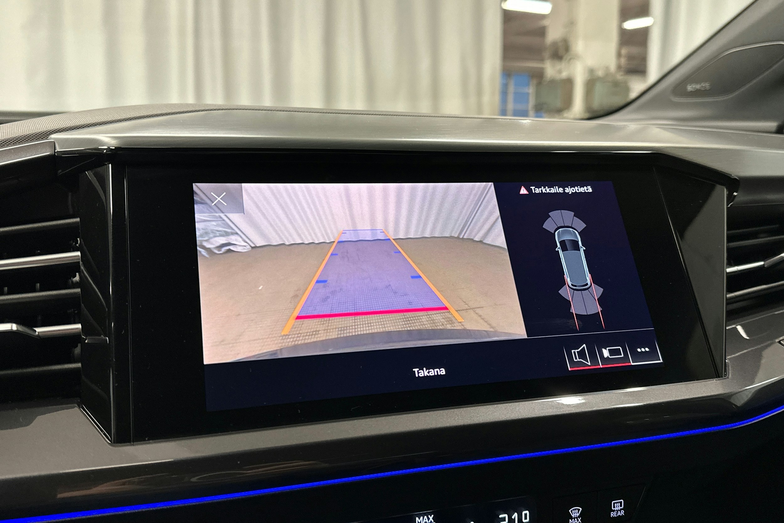 violetti Audi Q4 e-tron 2022 kuva 23.