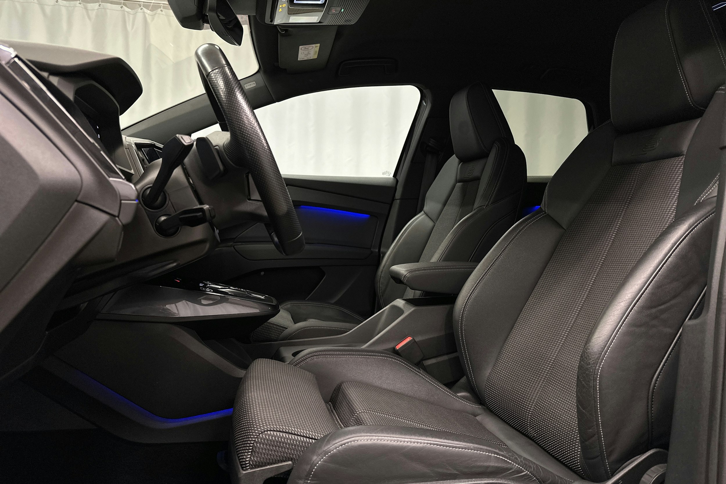 violetti Audi Q4 e-tron 2022 kuva 27.