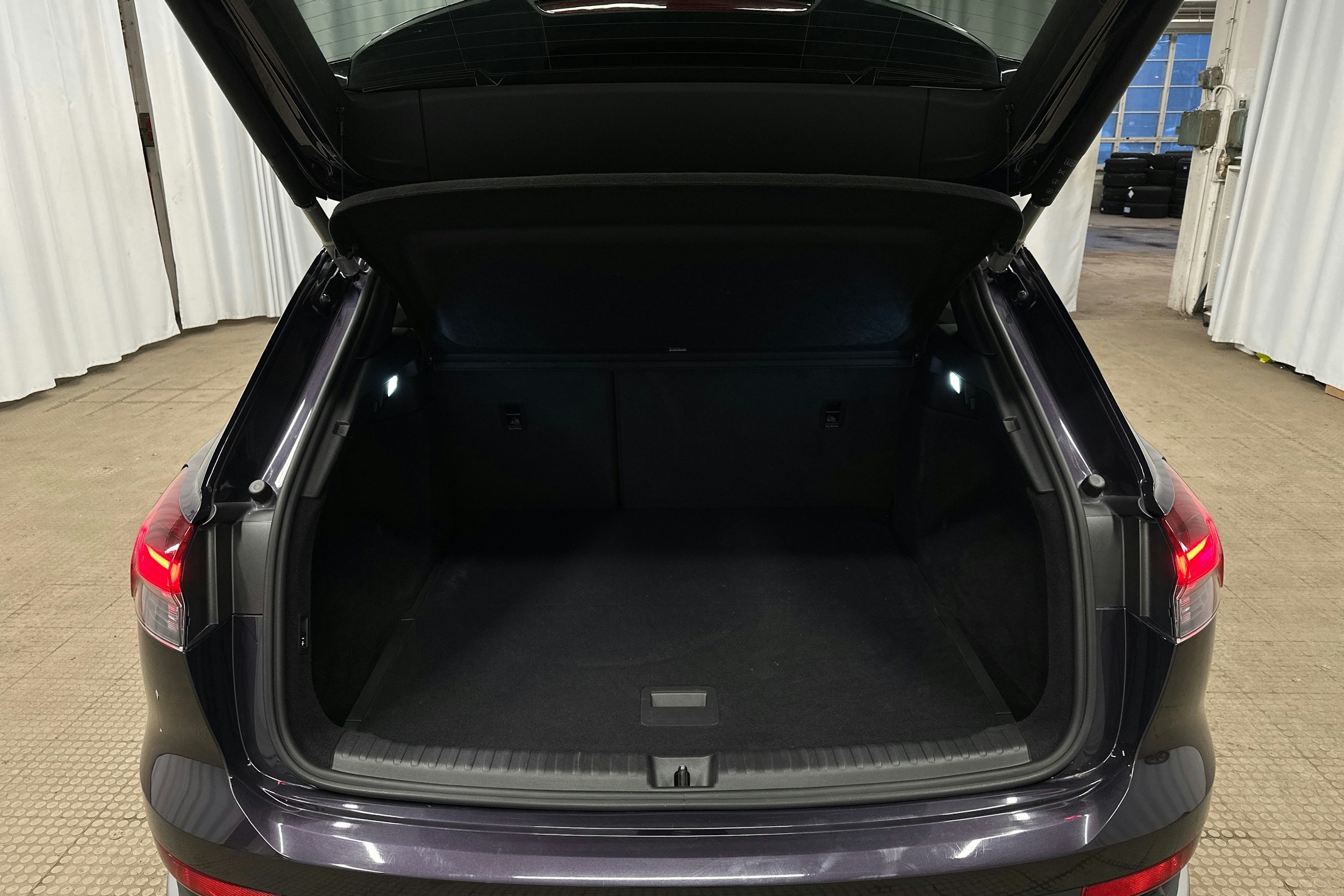 violetti Audi Q4 e-tron 2022 kuva 28.