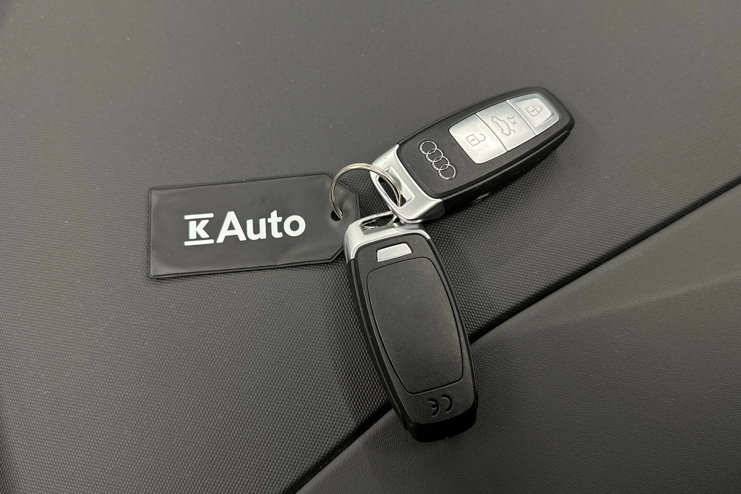 hopea Audi Q4 e-tron 2022 kuva 36.