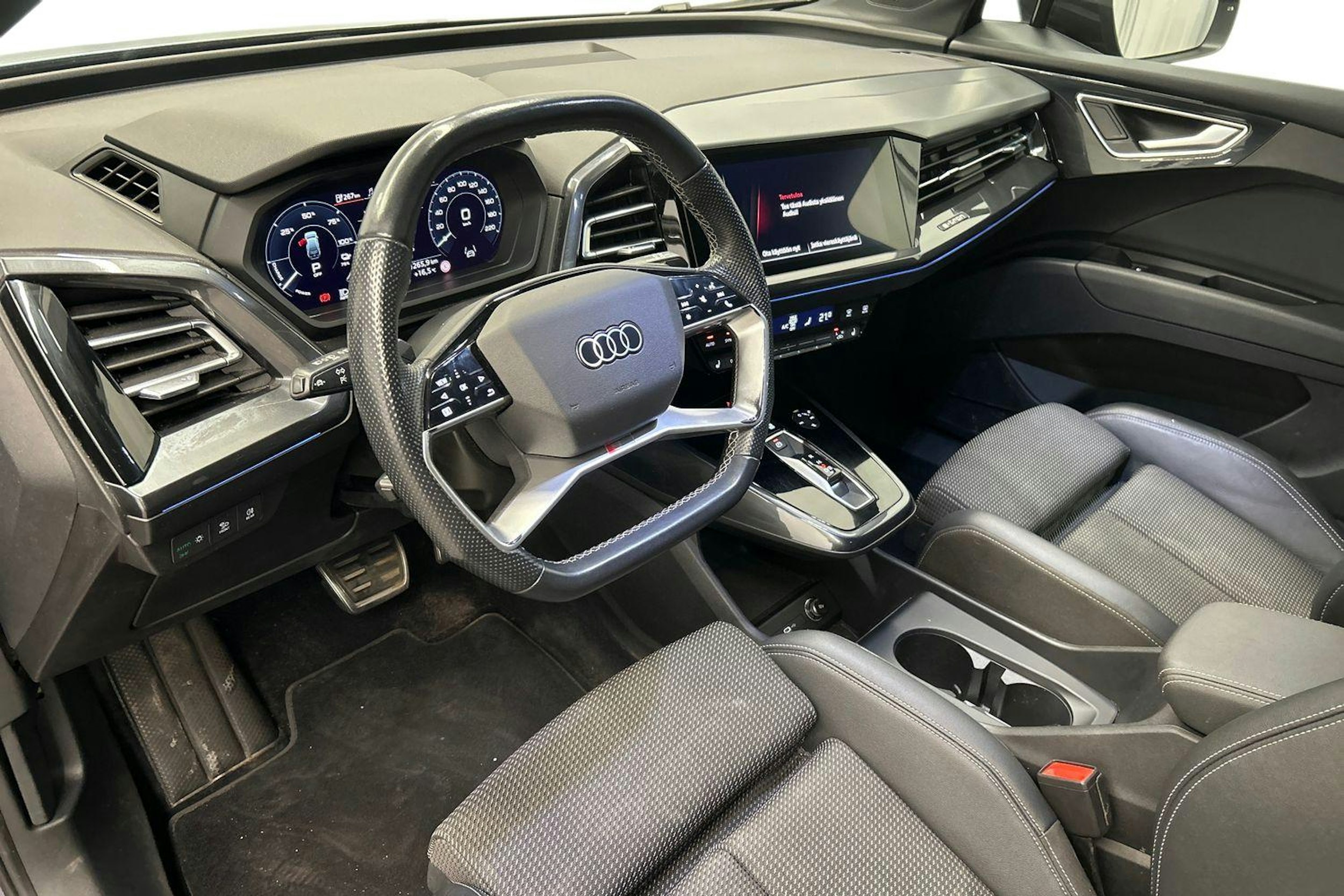 violetti Audi Q4 e-tron 2022 kuva 7.