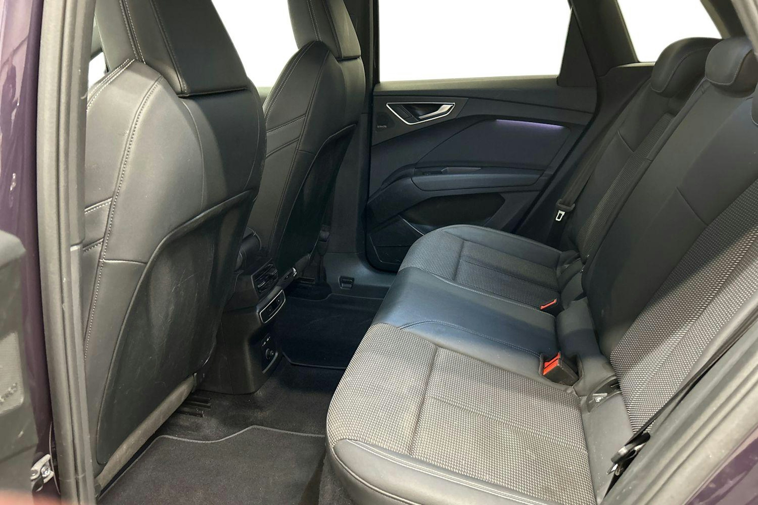 violetti Audi Q4 e-tron 2022 kuva 10.