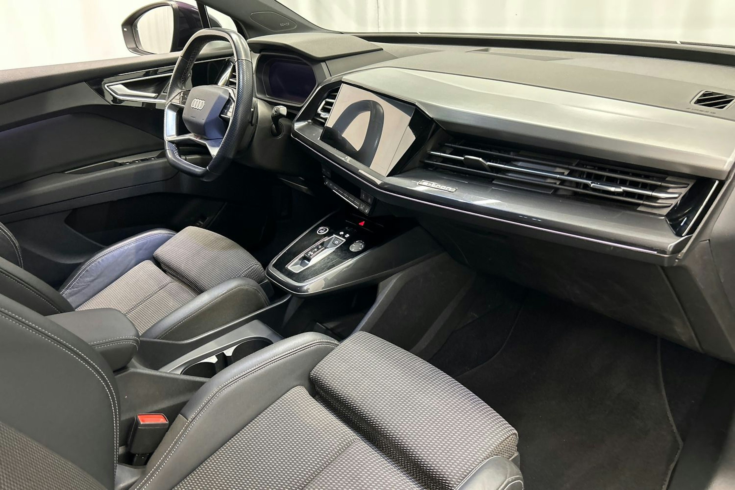 violetti Audi Q4 e-tron 2022 kuva 14.