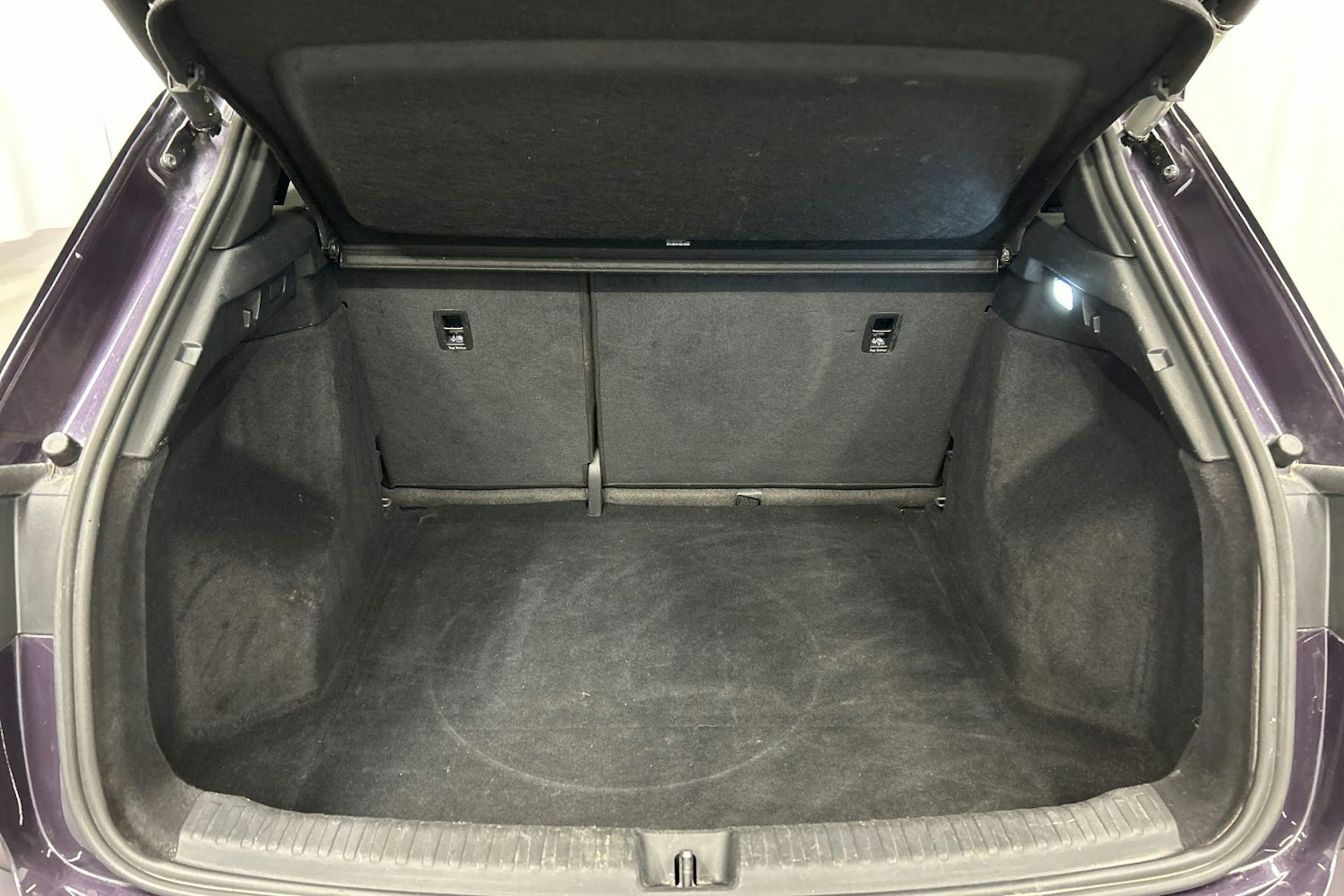 violetti Audi Q4 e-tron 2022 kuva 16.