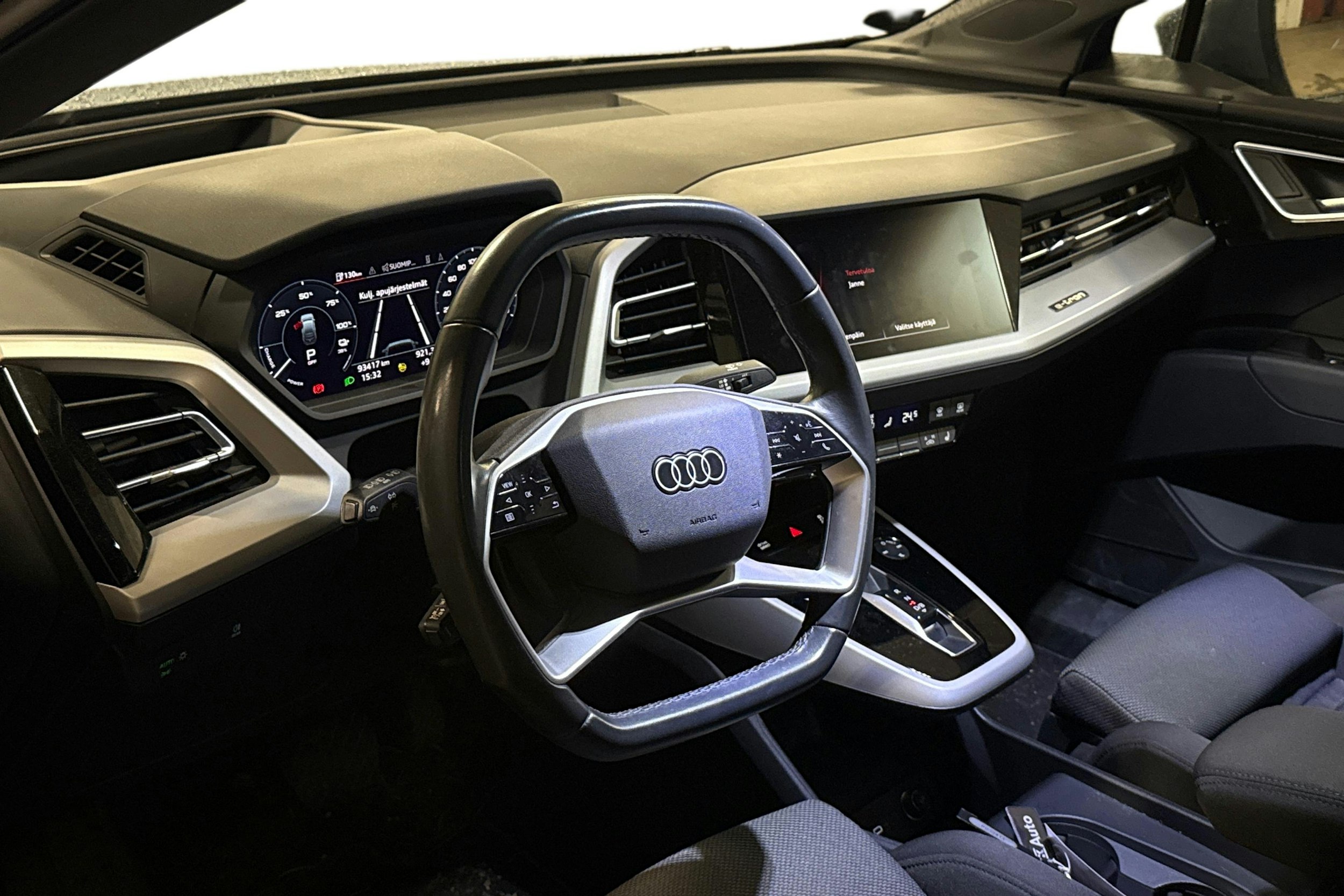 sininen Audi Q4 e-tron 2022 kuva 3.