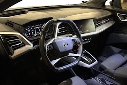 sininen Audi Q4 e-tron 2022 kuva 3.