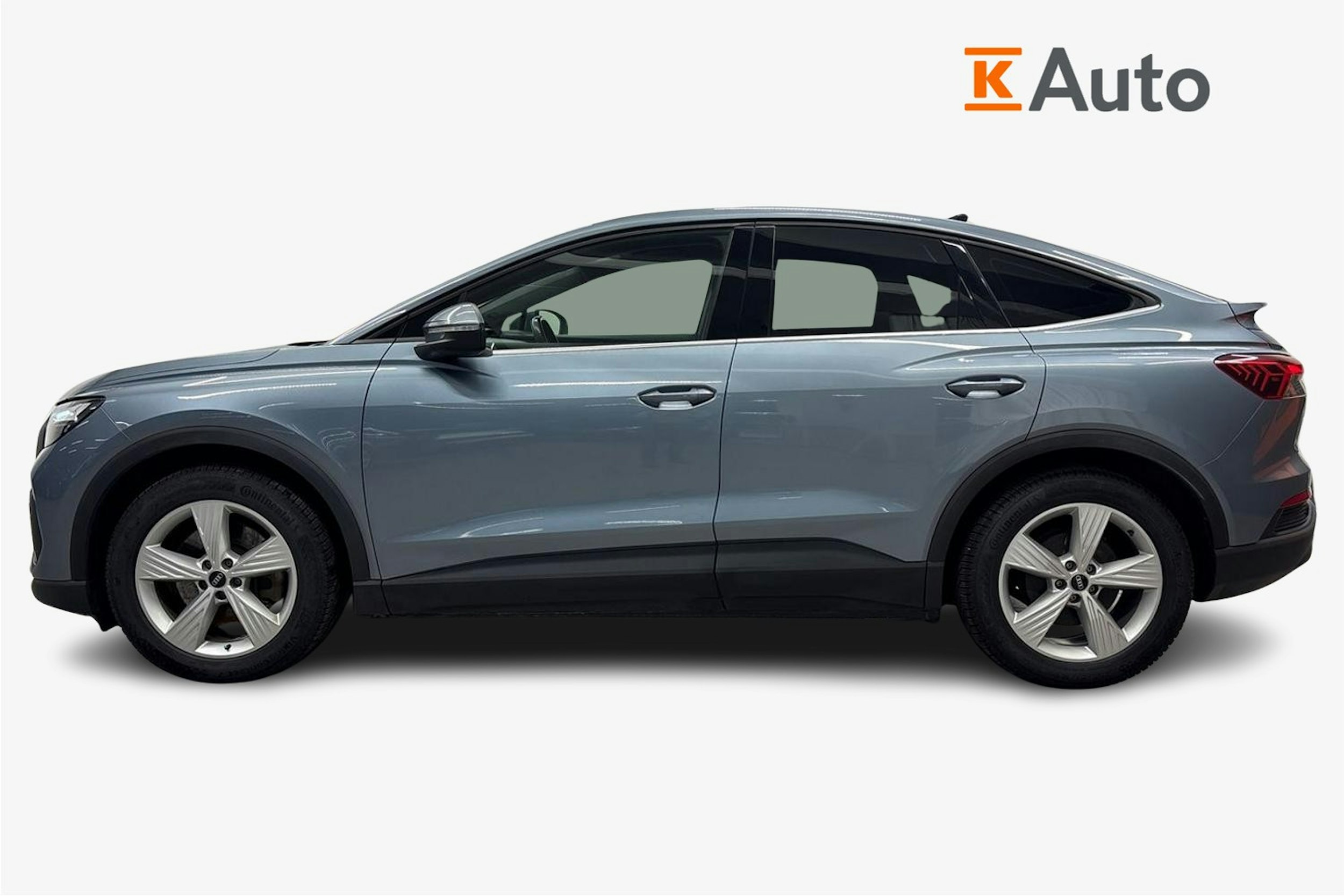 sininen Audi Q4 e-tron 2022 kuva 6.