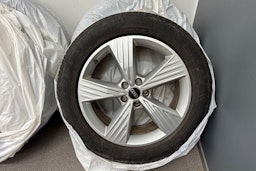 sininen Audi Q4 e-tron 2022 kuva 13.