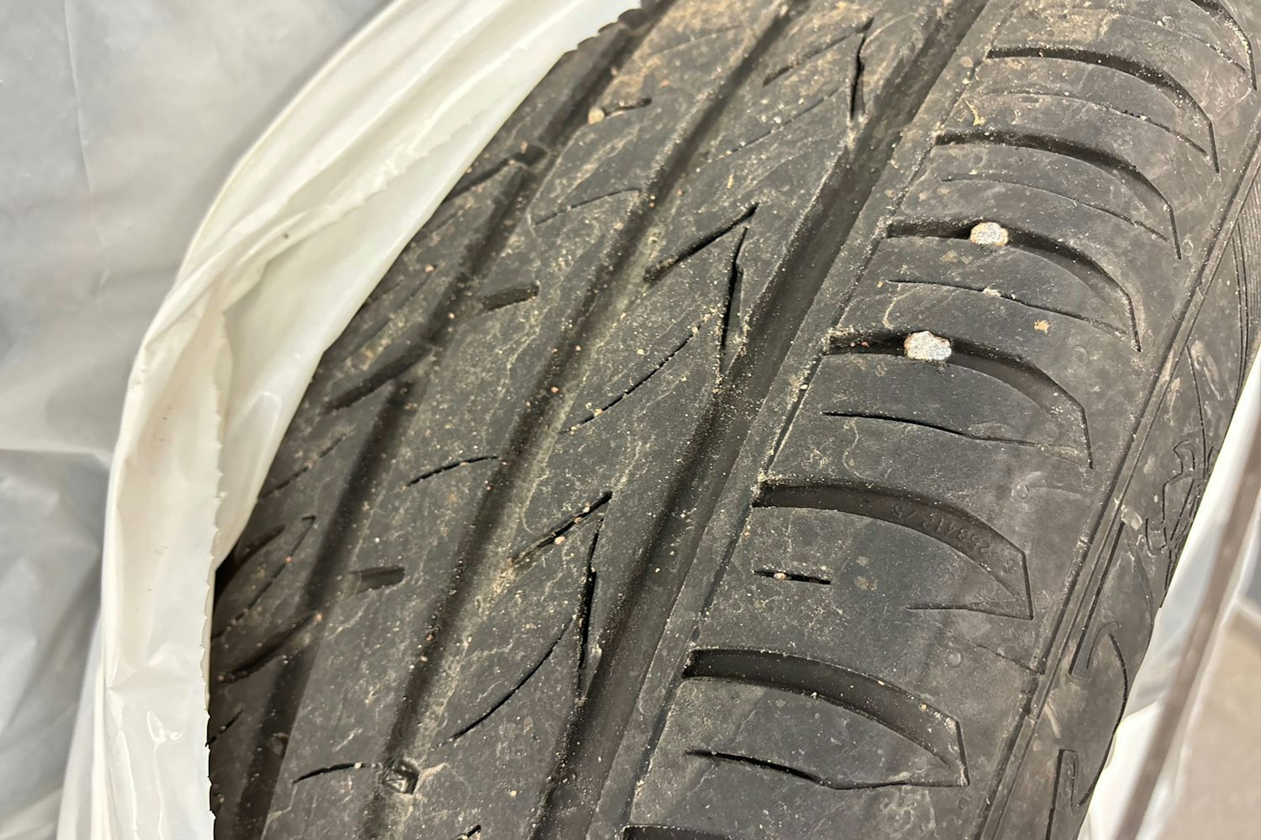 sininen Audi Q4 e-tron 2022 kuva 14.