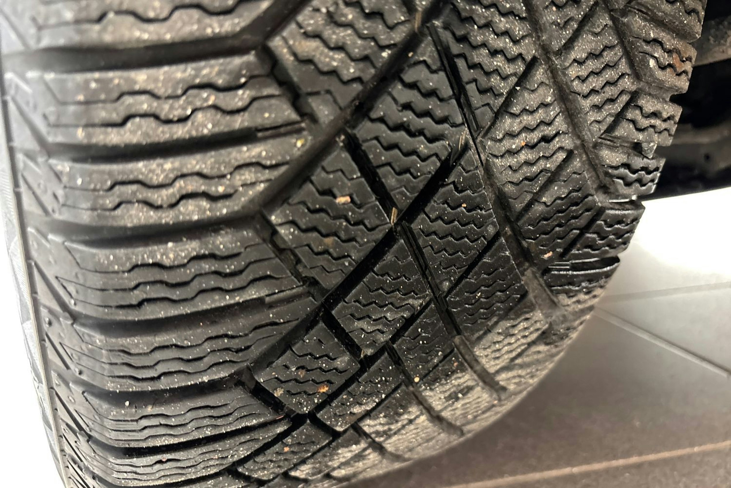 sininen Audi Q4 e-tron 2022 kuva 15.