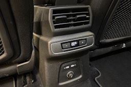 sininen Audi Q4 e-tron 2022 kuva 17.